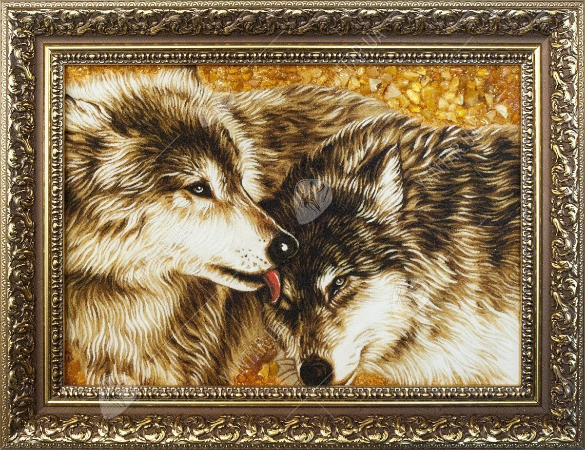 Панно из янтаря «Волк и волчица»