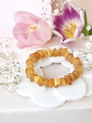 Healing bracelet made of polished amber stones