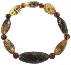 Bracelet made of different sizes of amber