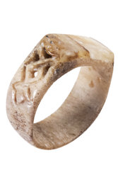 Перстень з рогу оленя і бурштину