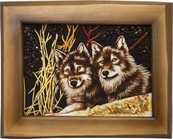 Картина из янтаря с волками