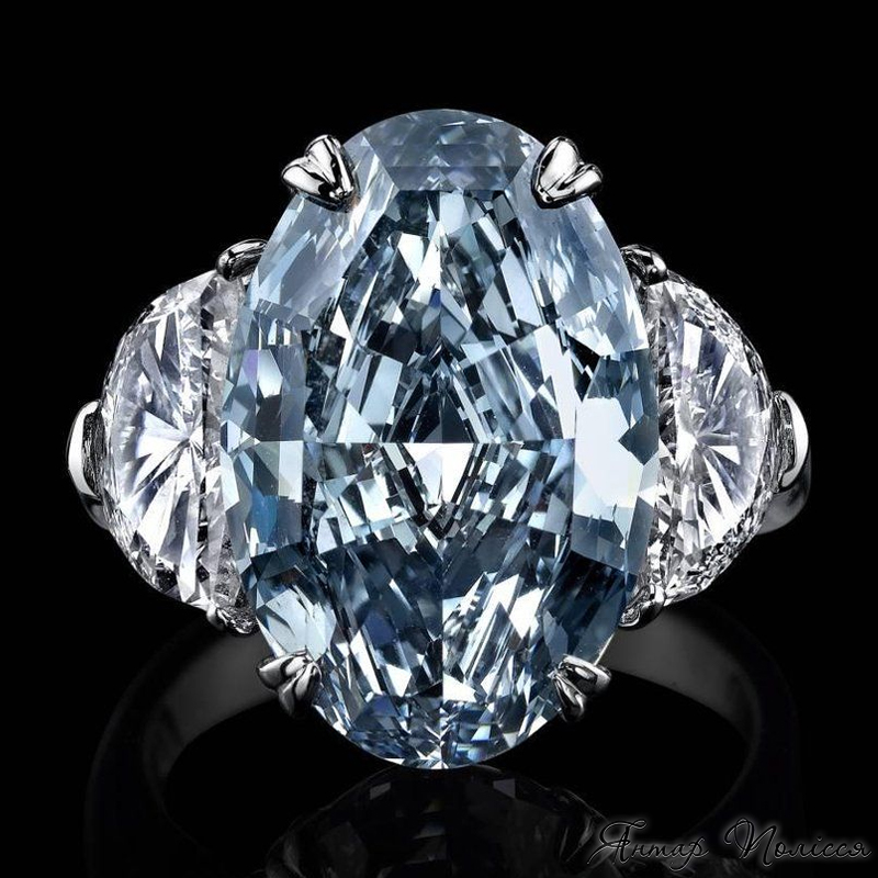 Каблучка з блакитним діамантом від «Chopard»