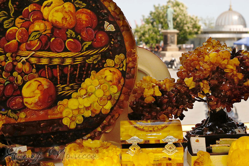 Декоративные тарелки из янтаря