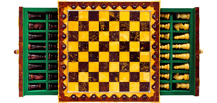 Янтарная шахматная доска