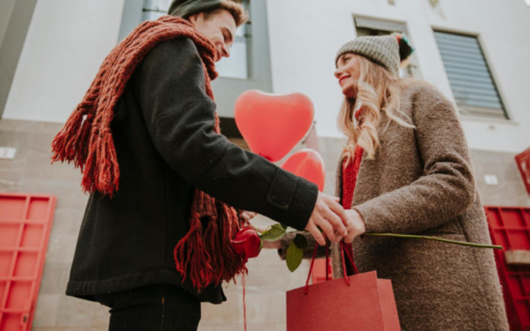 Что подарить на День влюбленных: украшения из янтаря с особым содержанием