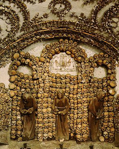 Крипта капуцинов в Санта-Мария-делла-Кончеционе (Рим, Италия)