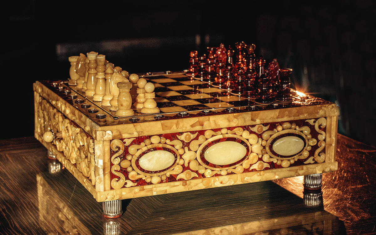 Скарб для геніїв – як з'явилися унікальні шахи з поліського бурштину