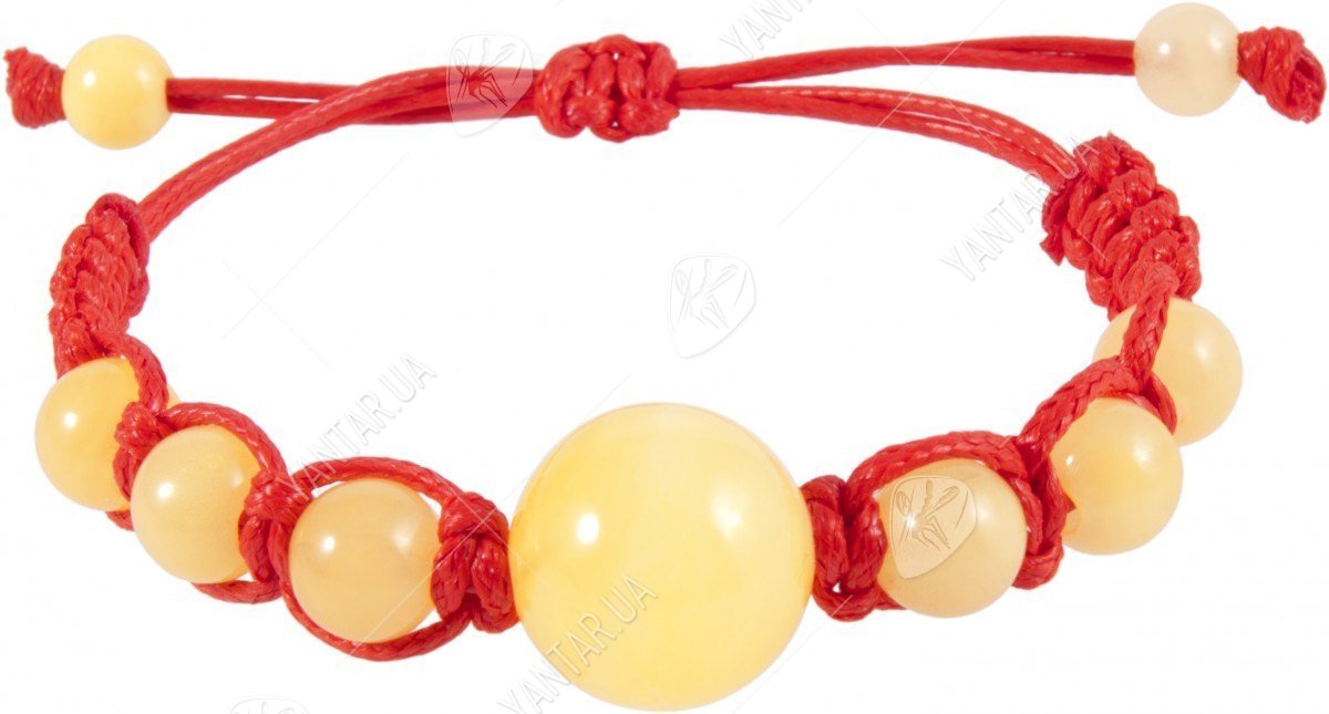 Браслет-оберіг з червоною ниткою і світлими кульками бурштину