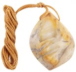 Кулон из шлифованного янтаря (лечебный) узорчатой природной окраски