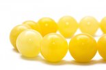 Намисто з жовтих бурштинових кульок