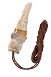 Кулон-амулет з рогу оленя і бурштину «Ікло вовка»