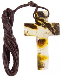 Крестик из полупрозрачного янтаря
