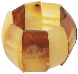 Ring made of polished amber stones (medicinal)