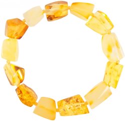Bracelet made of light multifaceted asymmetrical amber stones