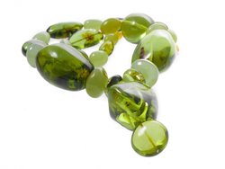 Намисто з зеленого бурштину з підвіскою