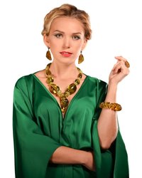 Намисто з зеленого бурштину з підвіскою