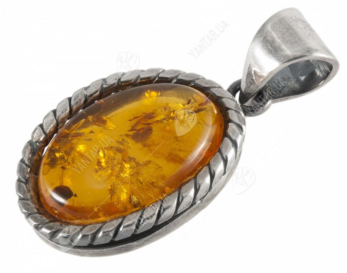 Кулон-медальон из медового янтаря