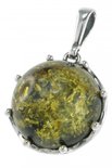 Серебряный кулон с янтарным кабошоном «Ход королевы»