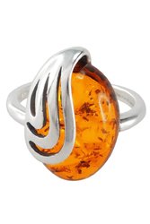 Перстень з поєднанням срібла і бурштину «Ірма»