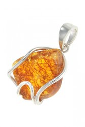 Кулон з бурштину в срібній оправі