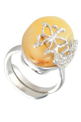 Срібний перстень зі світлим бурштином «Люсі»