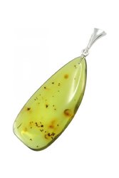 Кулон з напівпрозорого бурштину зеленуватого відтінку