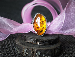 Серебряное кольцо с янтарем «Николет»