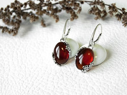 Earrings with amber “Cameo”