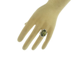 Перстень з зеленим бурштином в сріблі «Клара»