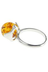 Перстень зі срібла з бурштином «Ягідка»