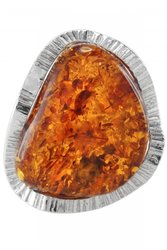 Кольцо с камнем янтаря в серебряной оправе-гофре «Айрин»