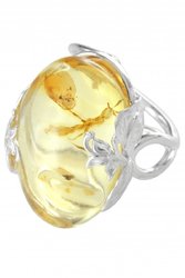 Янтарное кольцо с инклюзом в серебряной оправе «Емира»