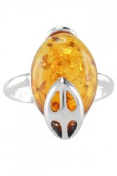Кольцо с янтарем в декоративной серебряной оправе