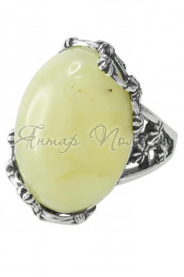 Серебряное кольцо со светлым янтарем «Цвет сакуры»
