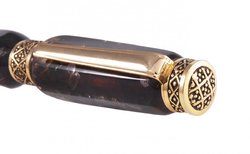 筆裝飾著琥珀色 Р-55