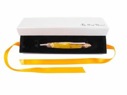 Кулькова ручка з бурштинових пластин