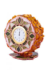 Мозаичные часы с янтарной инкрустацией