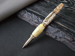 Pen decorated with amber SUV001022-001