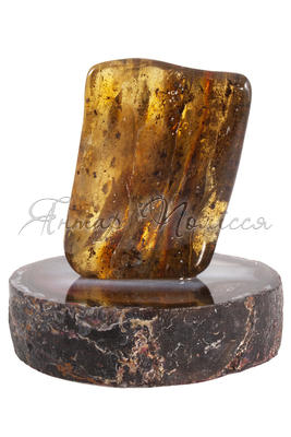 Сувенир «Камень янтаря на агатовой подставке»