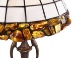 Лампа из белого витражного стекла и янтаря